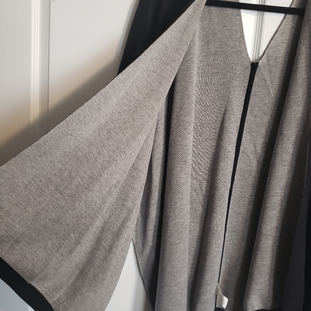 Lululemon Reversable Cape - Picture 4 of 6